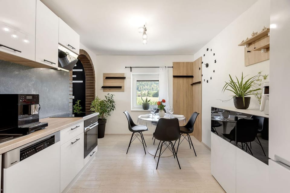 Kitchen or kitchenette, Living room, Seating area, Dining area, dishwasher, oven, pet friendly, stove