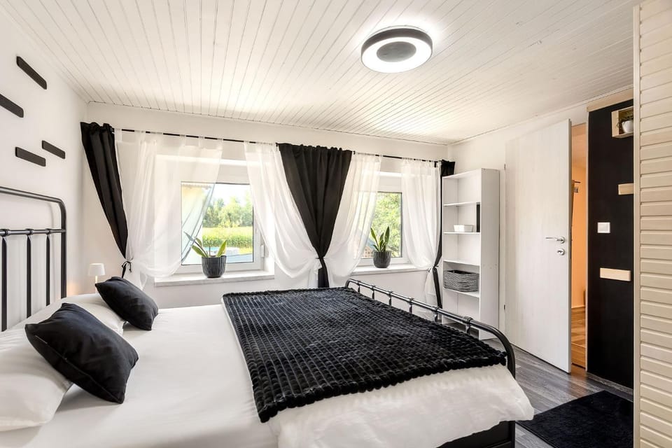 Bed, Sauna, Photo of the whole room, Bedroom, wardrobe