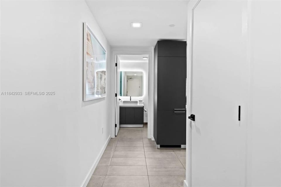 Modern Studio, Amazing Views, Walk Everywhere Apartment in Miami