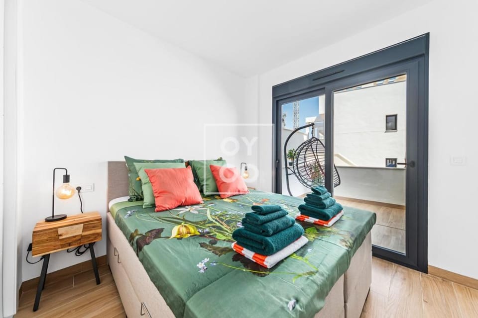 Bed, View (from property/room), Balcony/Terrace, towels