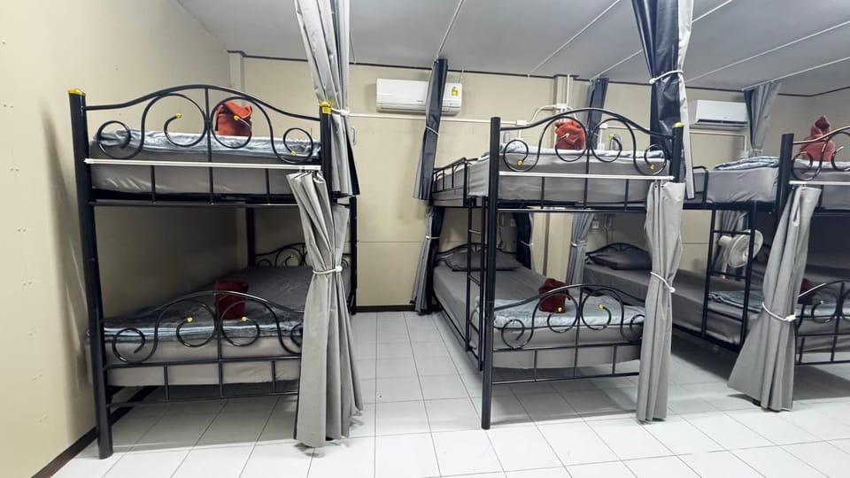 Photo of the whole room, Bedroom, bunk bed, air conditioner