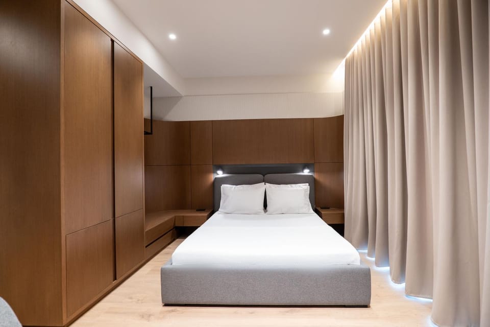 Bed, Photo of the whole room, wardrobe
