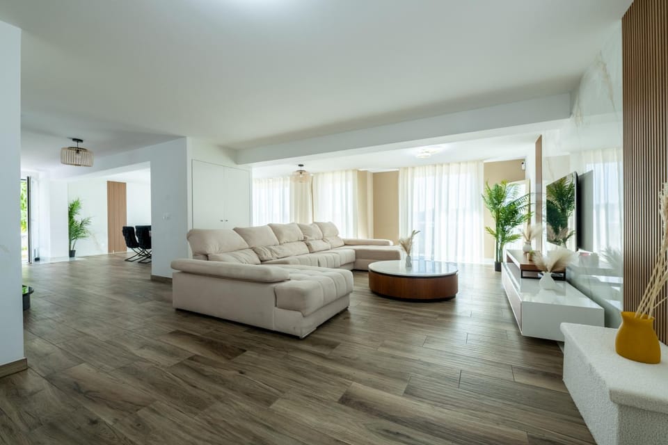 Communal lounge/ TV room, TV and multimedia, Living room, Seating area