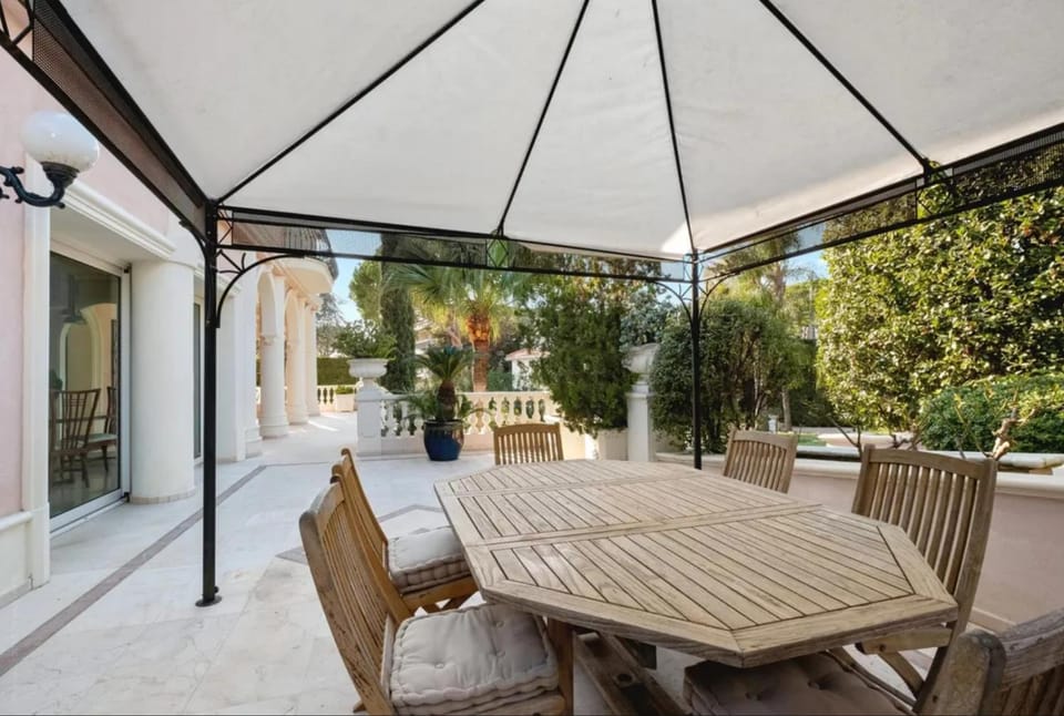 Charmant séjour au cœur de la ville avec vue magnifique Apartment in Antibes