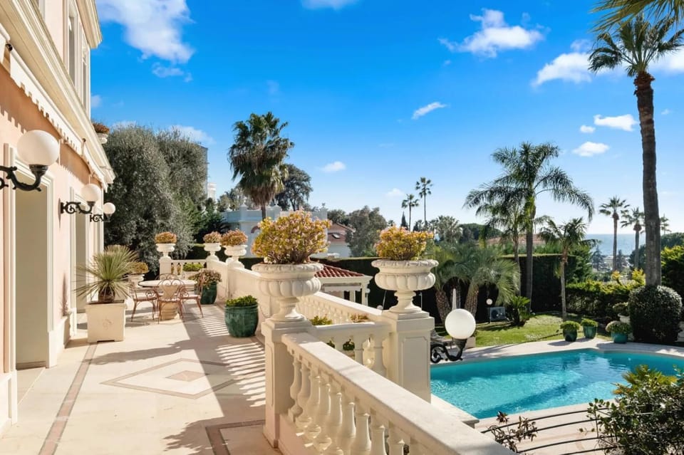 Charmant séjour au cœur de la ville avec vue magnifique Apartment in Antibes