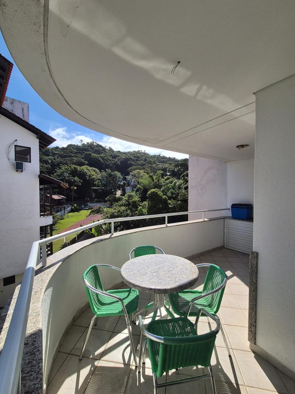 Natural landscape, View (from property/room), Balcony/Terrace, Dining area, Mountain view