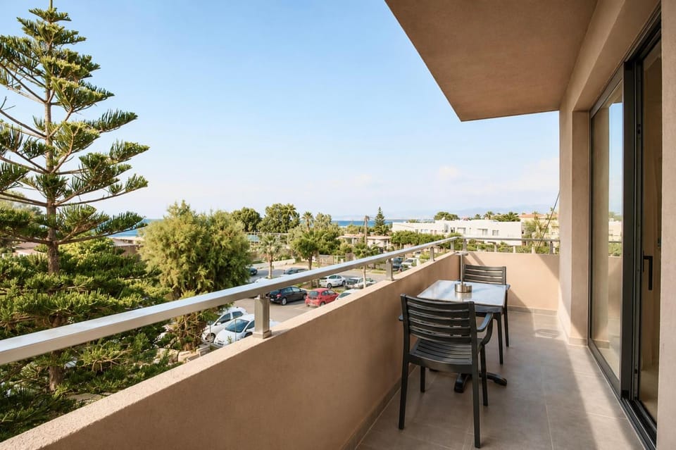 Day, Natural landscape, View (from property/room), Balcony/Terrace, Dining area, Sea view