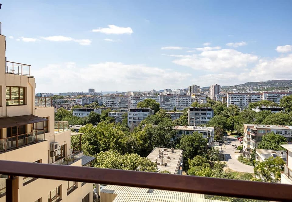 View (from property/room), Balcony/Terrace, City view
