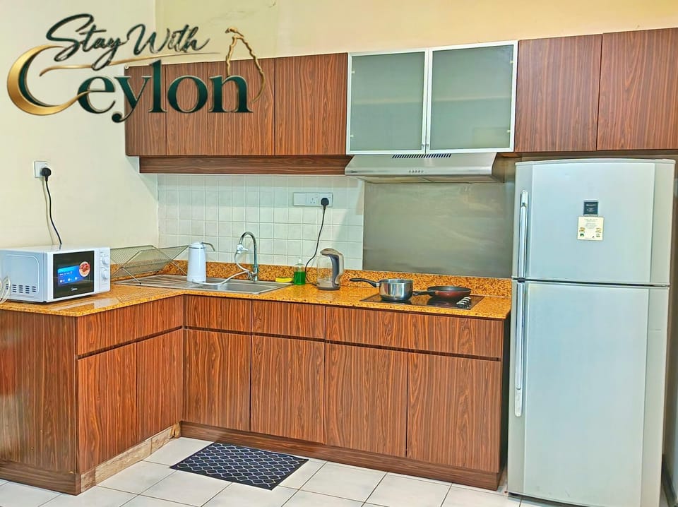 Kitchen or kitchenette, oven