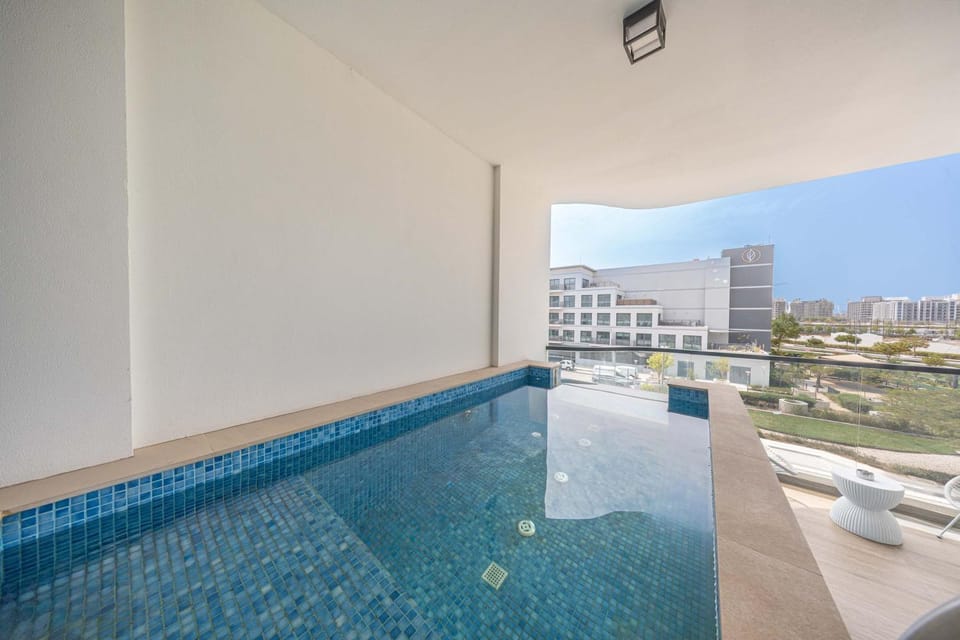 StayShort - Gorgeous 1 bedroom Apartment in Studio City Sleeps 4 with Balcony Apartment in Dubai