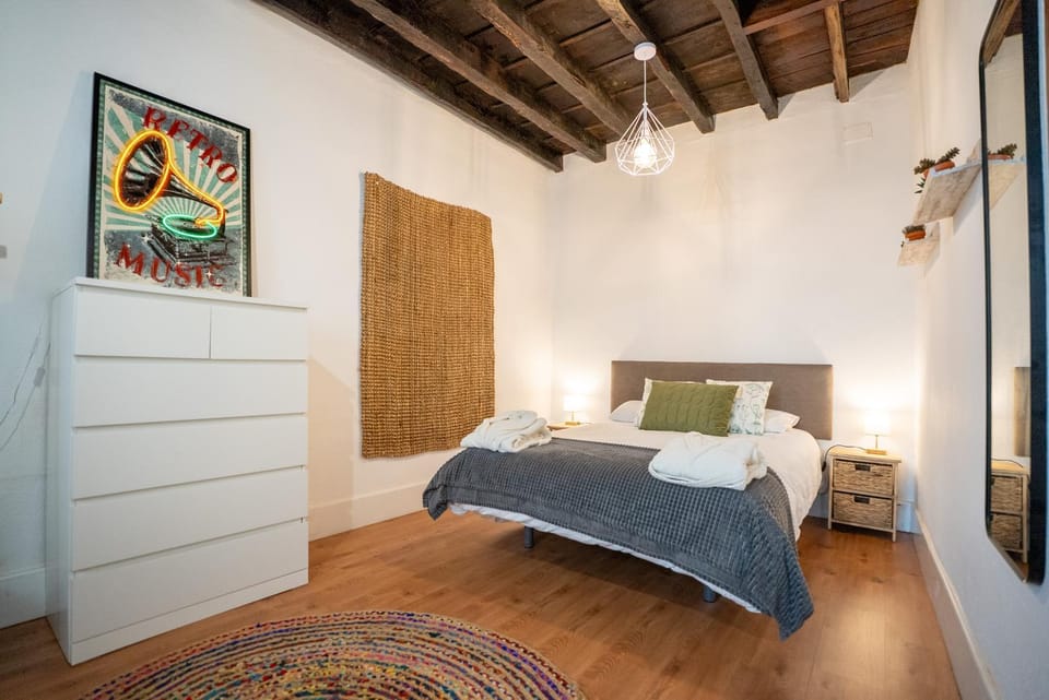 Bed, Photo of the whole room, Bedroom
