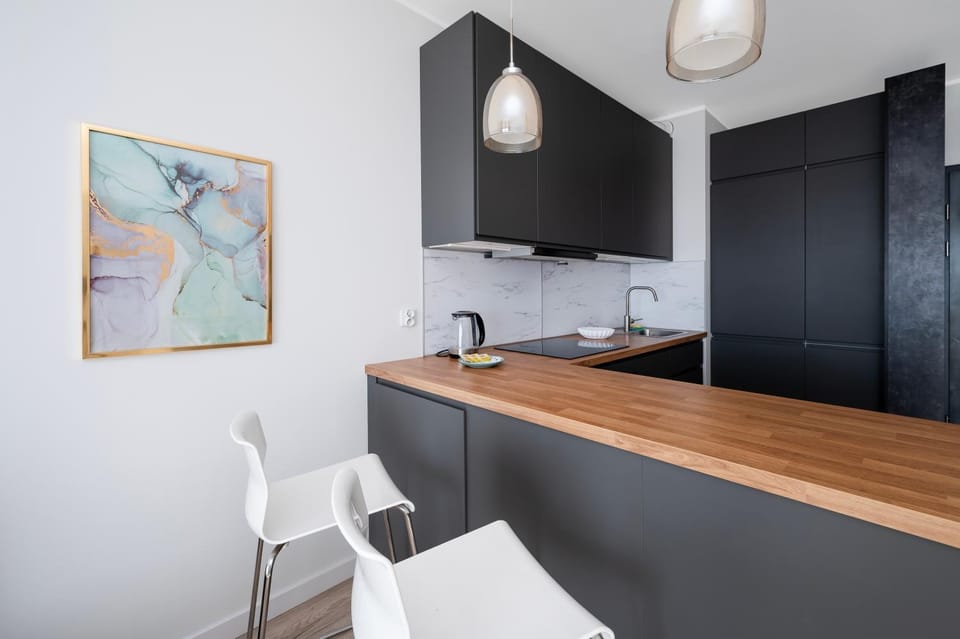 Kitchen or kitchenette, Dining area, stove