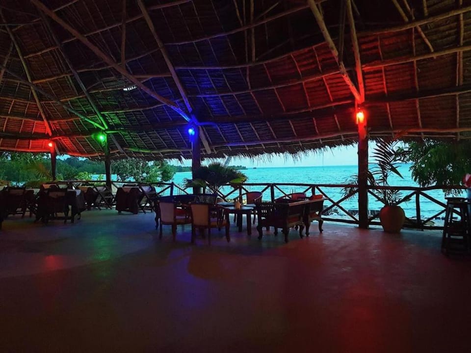Restaurant/places to eat, Restaurant/places to eat