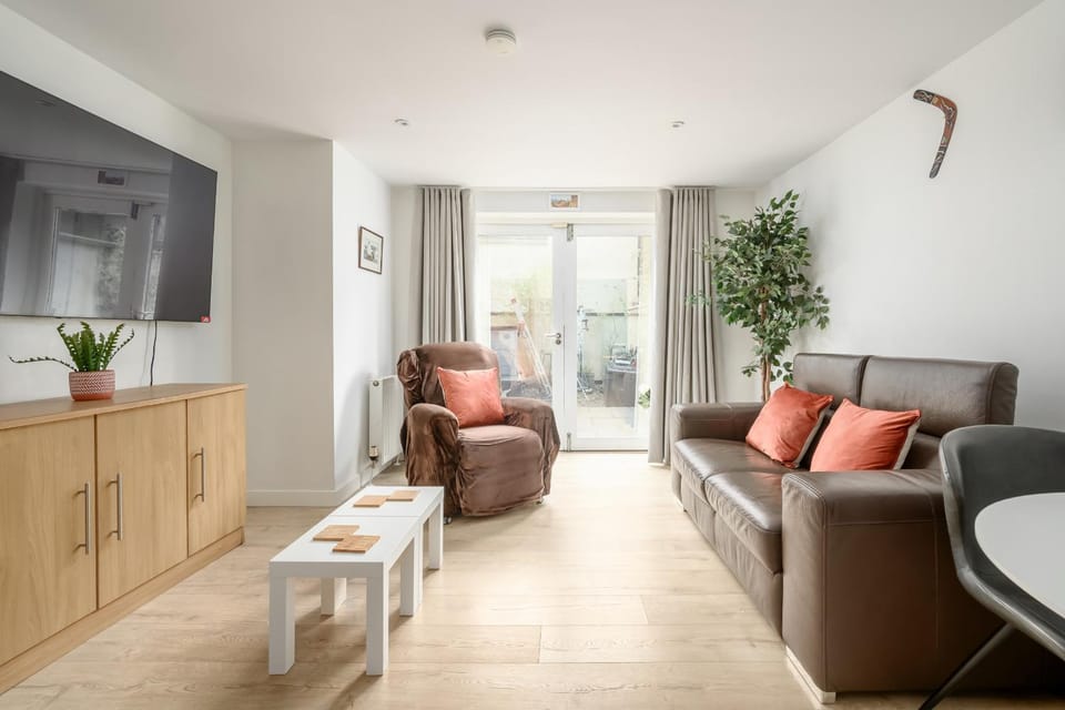 Communal lounge/ TV room, Living room
