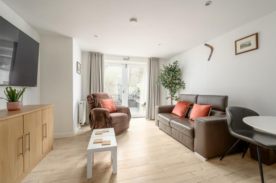 Communal lounge/ TV room, Living room