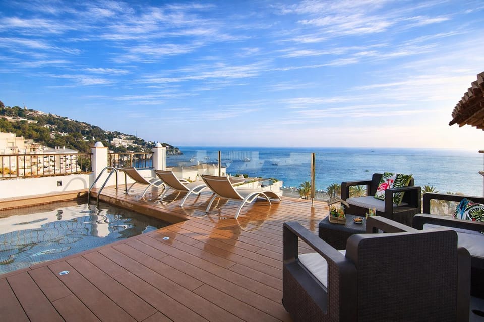 Balcony/Terrace, Swimming pool, sunbed