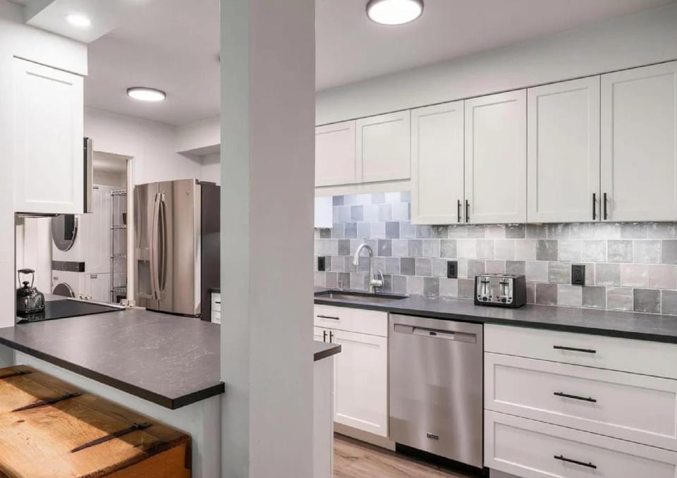 Modern Village Condo Near Ski Lifts Apartment in Teton Village
