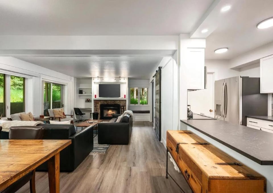 Modern Village Condo Near Ski Lifts Apartment in Teton Village