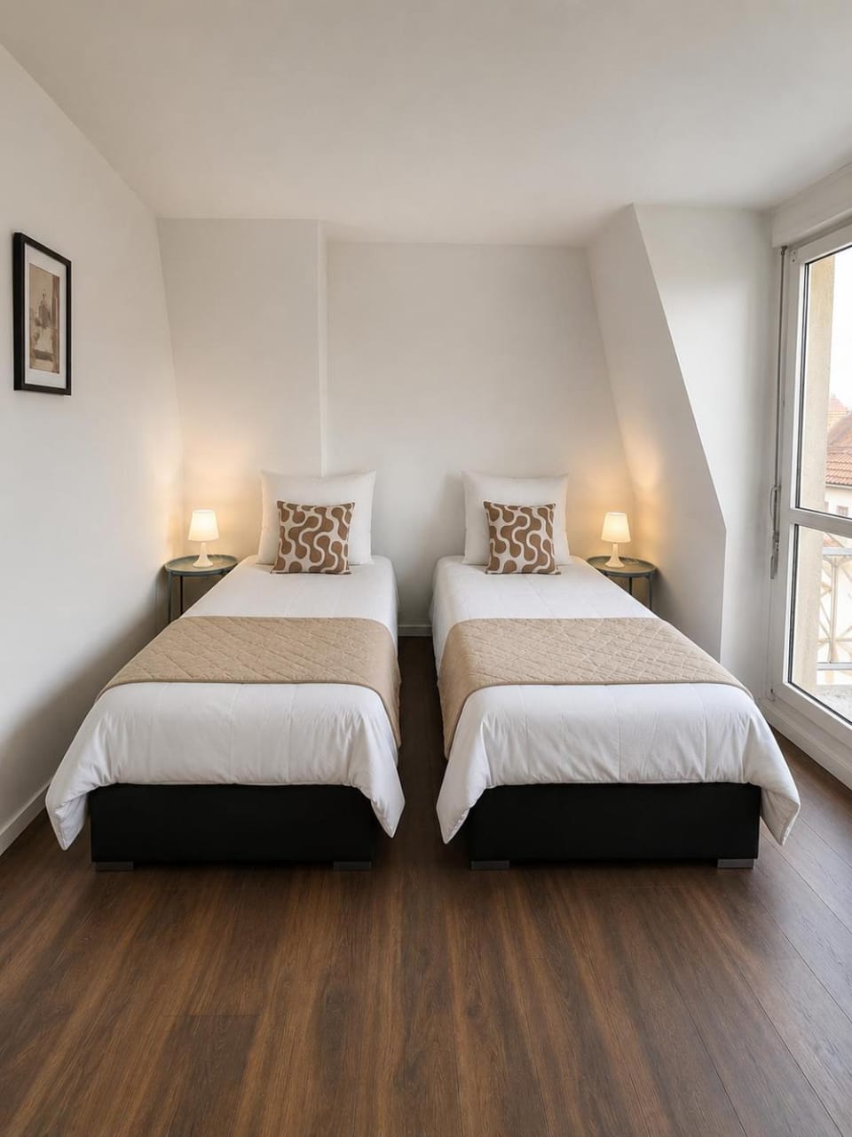Bed, Photo of the whole room, Bedroom