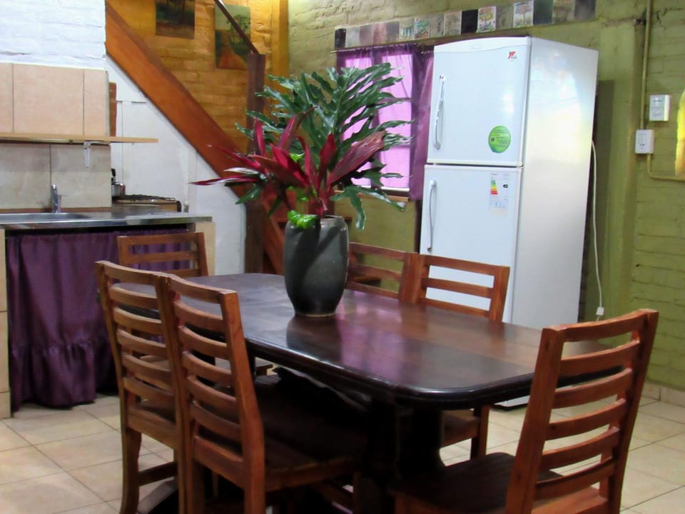 Kitchen or kitchenette, Dining area, stove