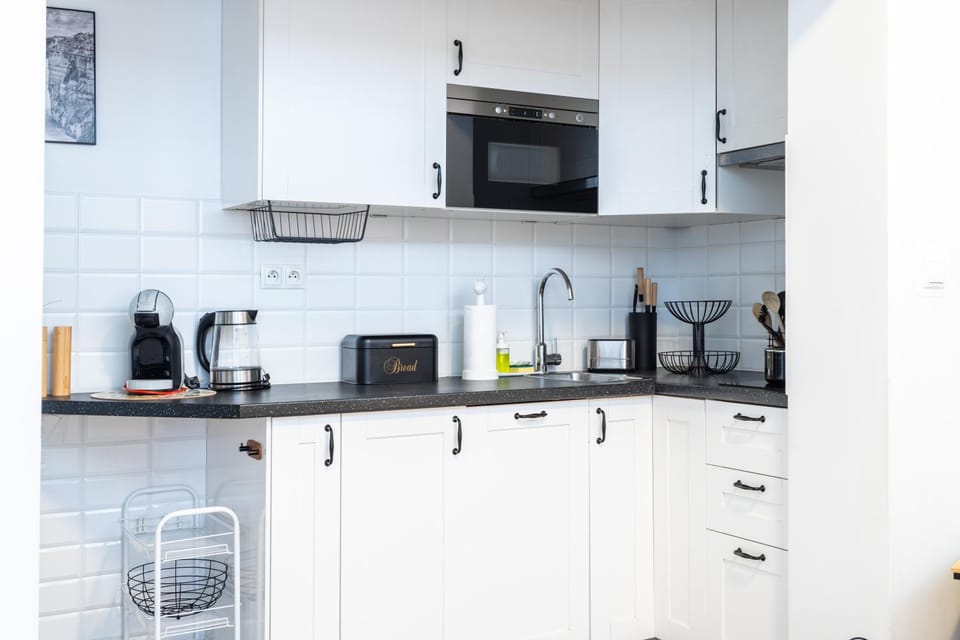 Coffee/tea facilities, Kitchen or kitchenette, stove, toaster