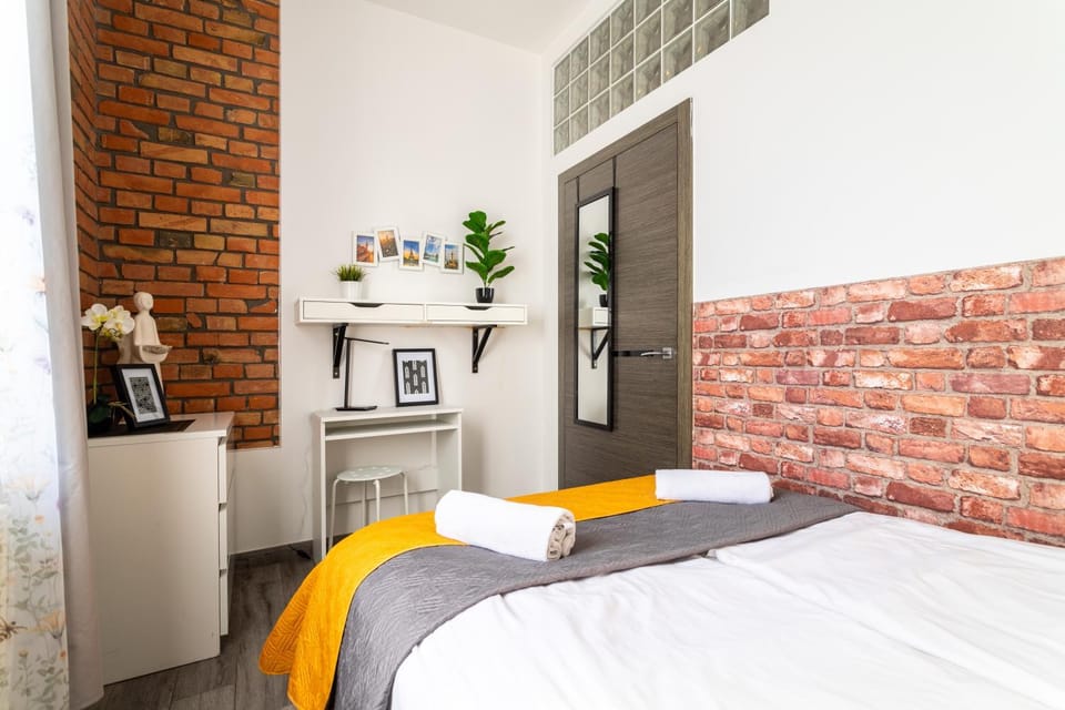 Bed, Bedroom, pet friendly