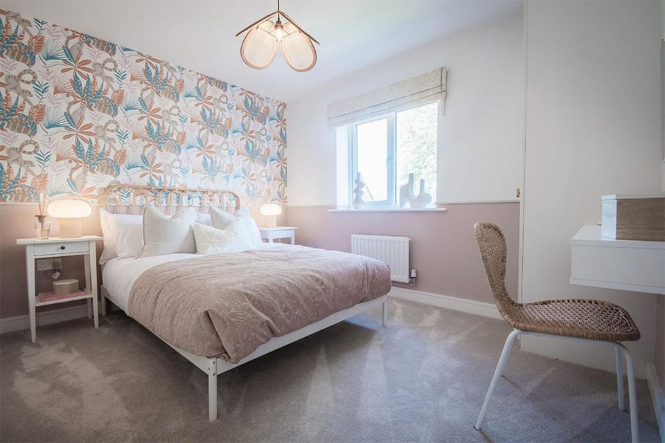 Bed, Living room, Bedroom