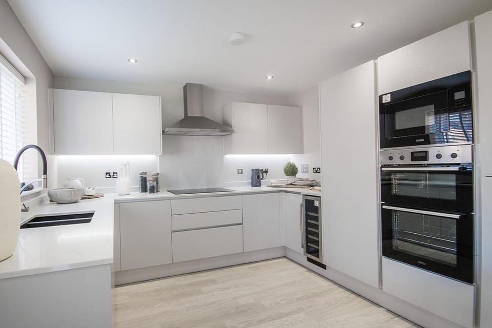 Coffee/tea facilities, Kitchen or kitchenette, dishwasher, oven