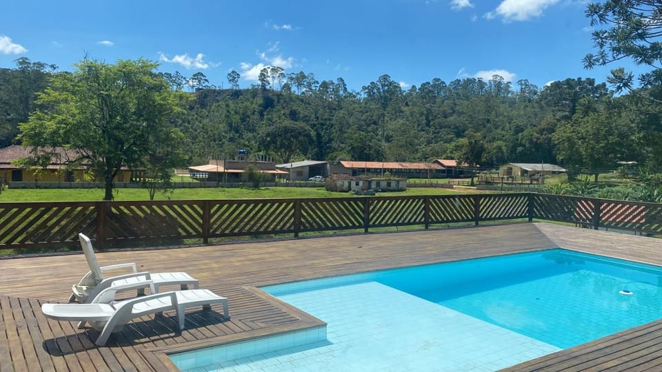 Chácara sabor de Mel, em meio a mata atlântica, com Trilha da Cachoeira para Off-Road, Cavalgadas e Romaria House in State of São Paulo