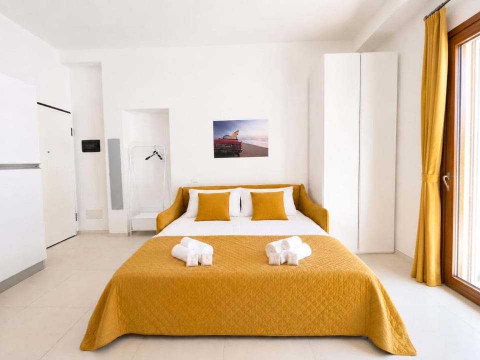 Bed, Bedroom, towels, wardrobe