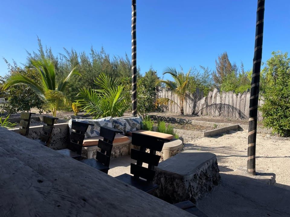 Restaurant/places to eat, Lounge or bar