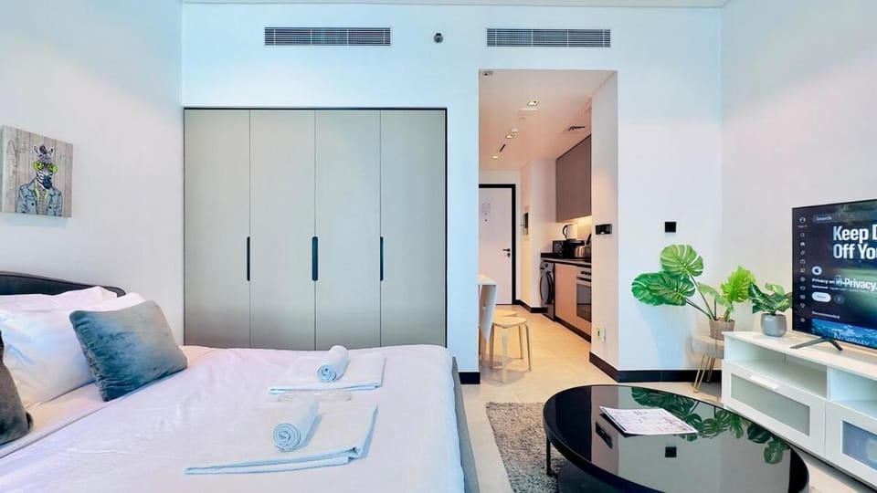 Stylish 1 Bedroom Dubai Business Bay Northside Apartment in Dubai