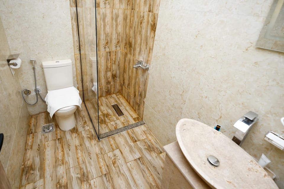 Shower, Toilet, Bathroom, towels