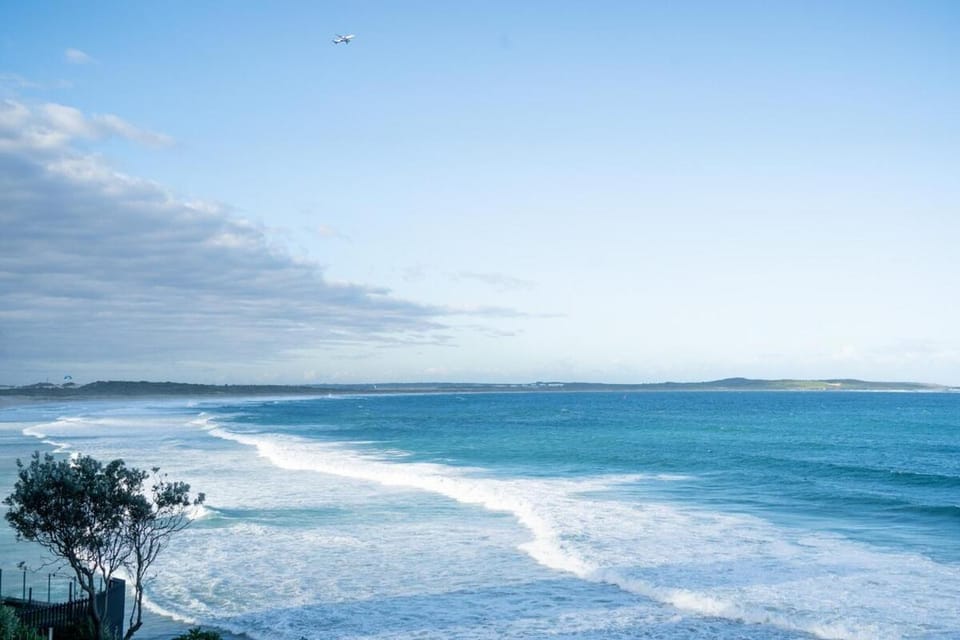 Absolute Waterfront - Sleep 6 - Baby & Pet - Sunrise Views Apartment in Sydney