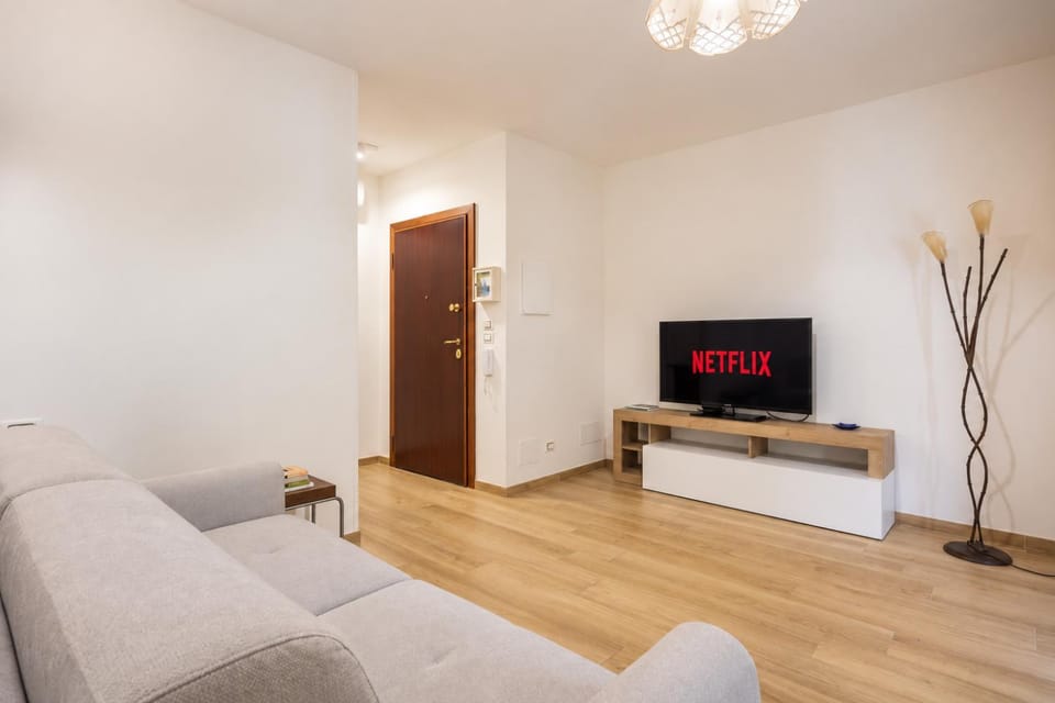 Communal lounge/ TV room, TV and multimedia, Living room, Seating area