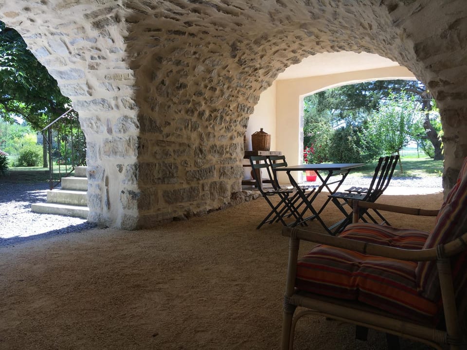Le Mas Charlemagne chambre d'hôte Bed and Breakfast in Grospierres