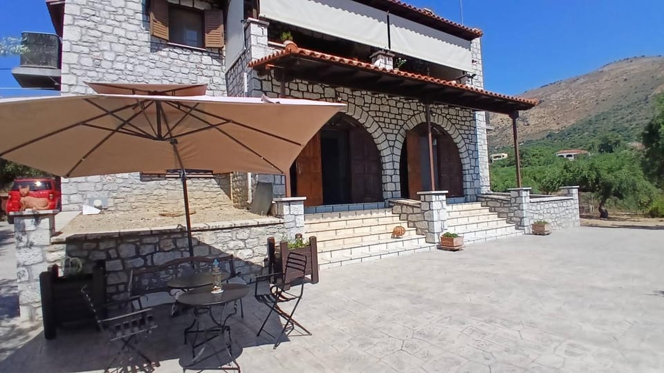 Property building, Natural landscape, Balcony/Terrace, Mountain view