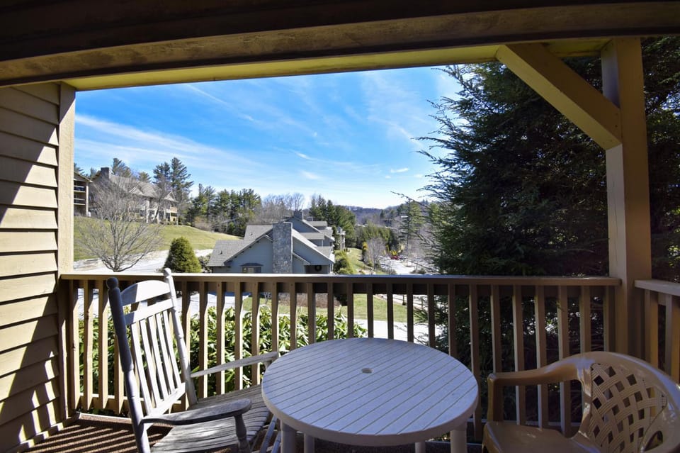 Natural landscape, Balcony/Terrace, furniture