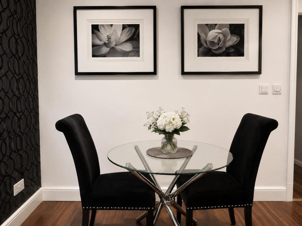 Living room, Decorative detail, Dining area