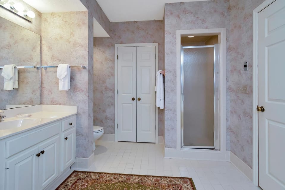 Shower, Toilet, Bathroom, Bath