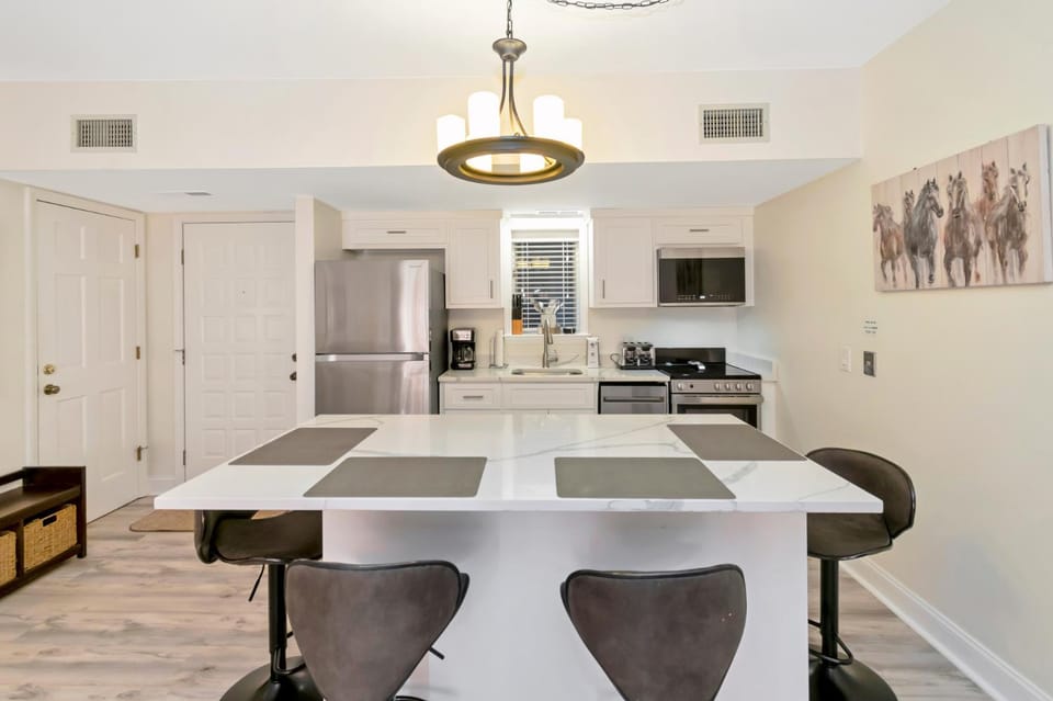 Kitchen or kitchenette, Seating area, Dining area, furniture