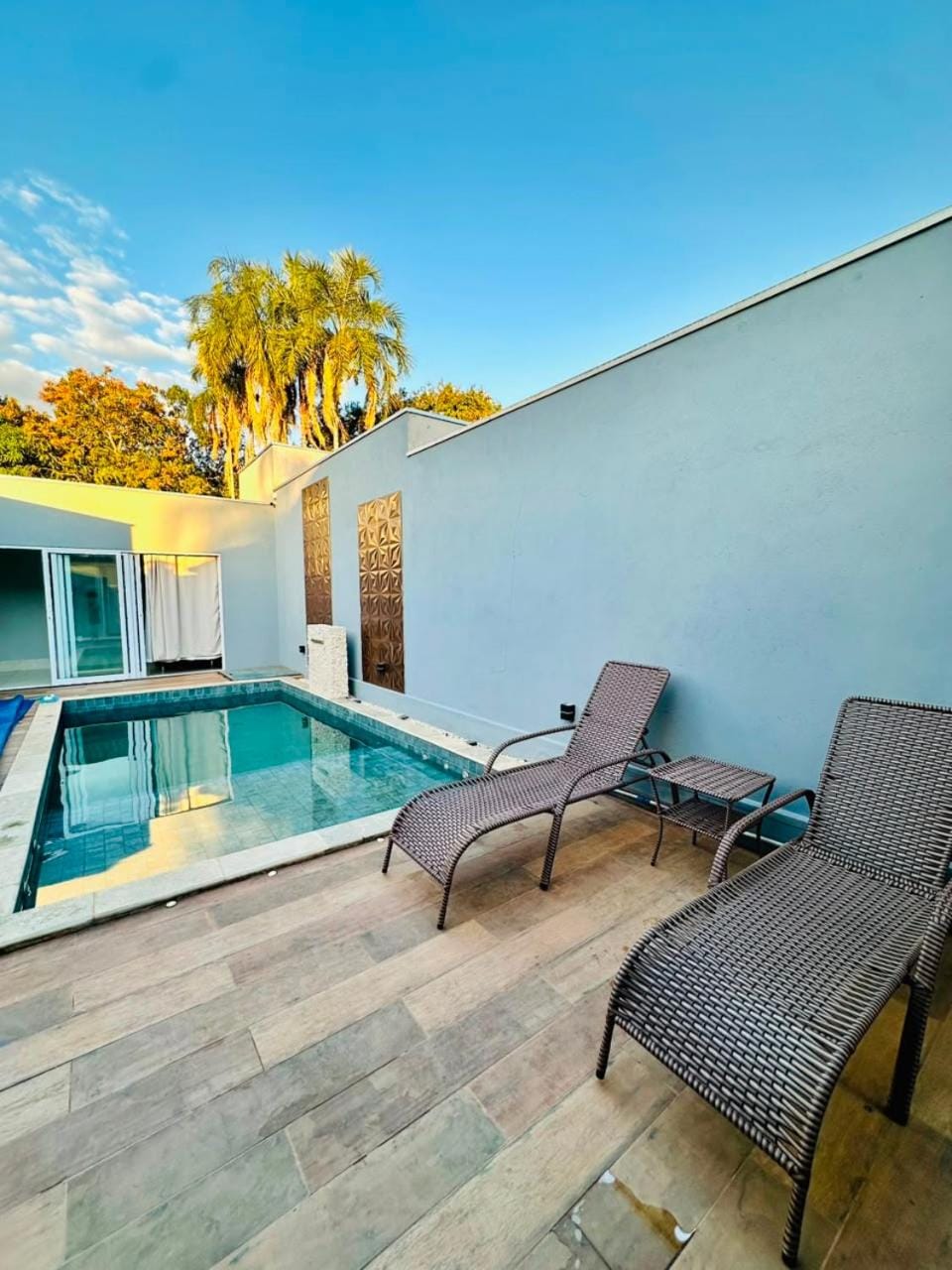 Day, Swimming pool