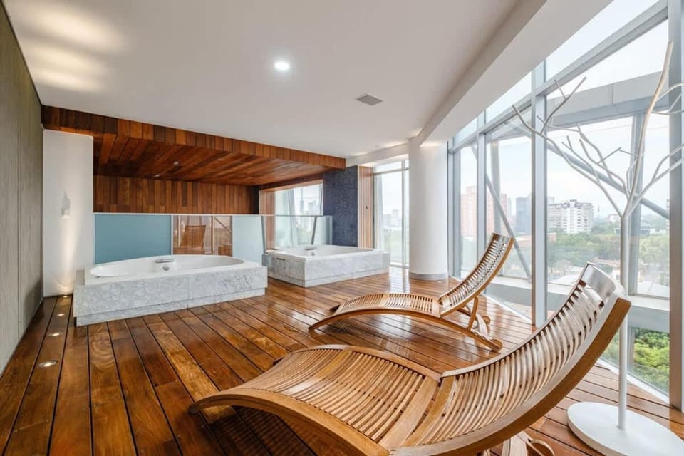Polanco 2BR Skyline Balcony Gym & Sauna Apartment in Mexico City