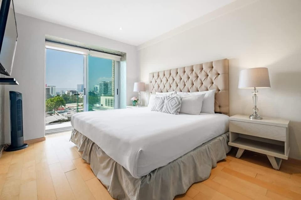 Polanco 2BR Skyline Balcony Gym & Sauna Apartment in Mexico City