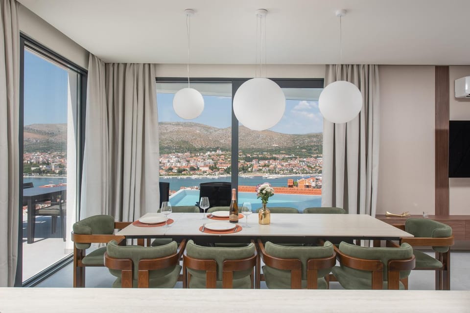 Natural landscape, Dining area, Mountain view, Pool view, Swimming pool