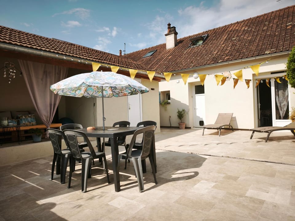 Chambre privée climatisée avec jardin et parking Vacation rental in Auvergne-Rhône-Alpes