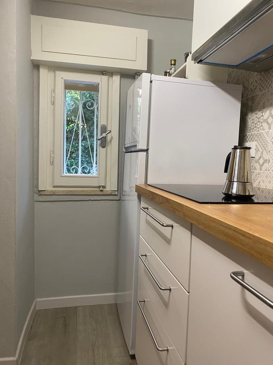 Kitchen or kitchenette, stove