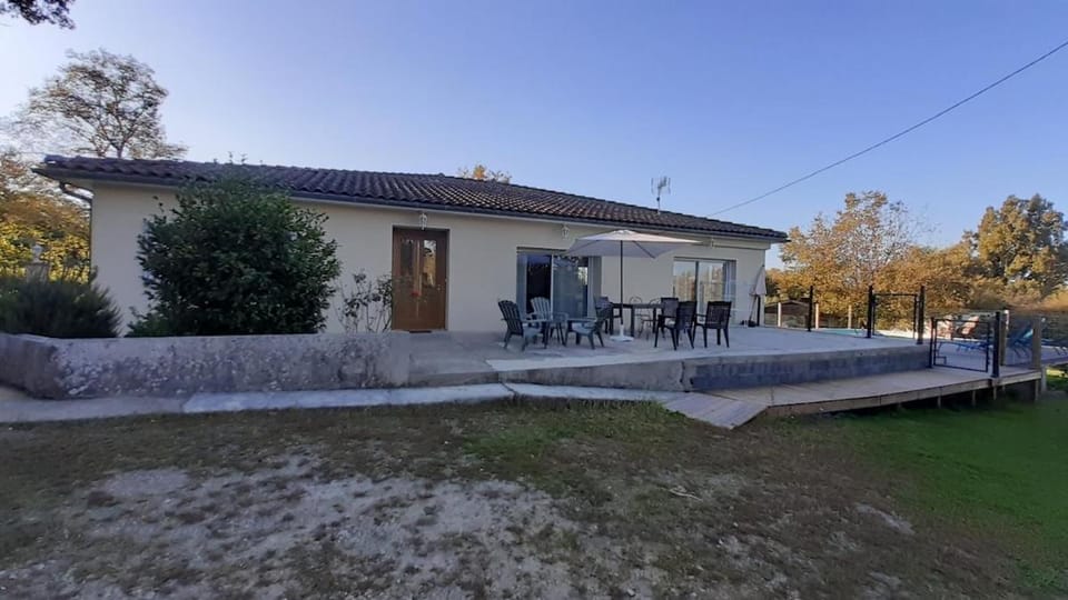 Gîte de Lassalle avec piscine privée proche Barbotan Eauze Nogaro dans le gers House in Occitanie