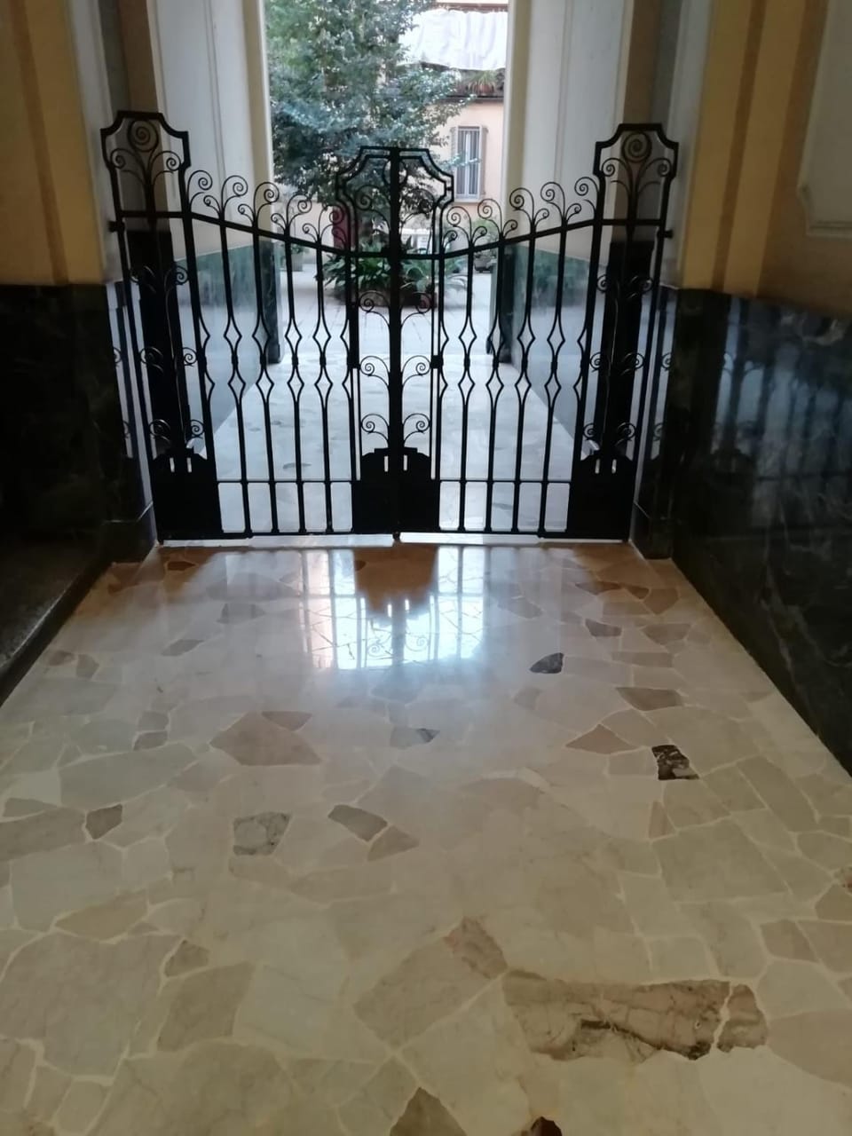 Facade/entrance