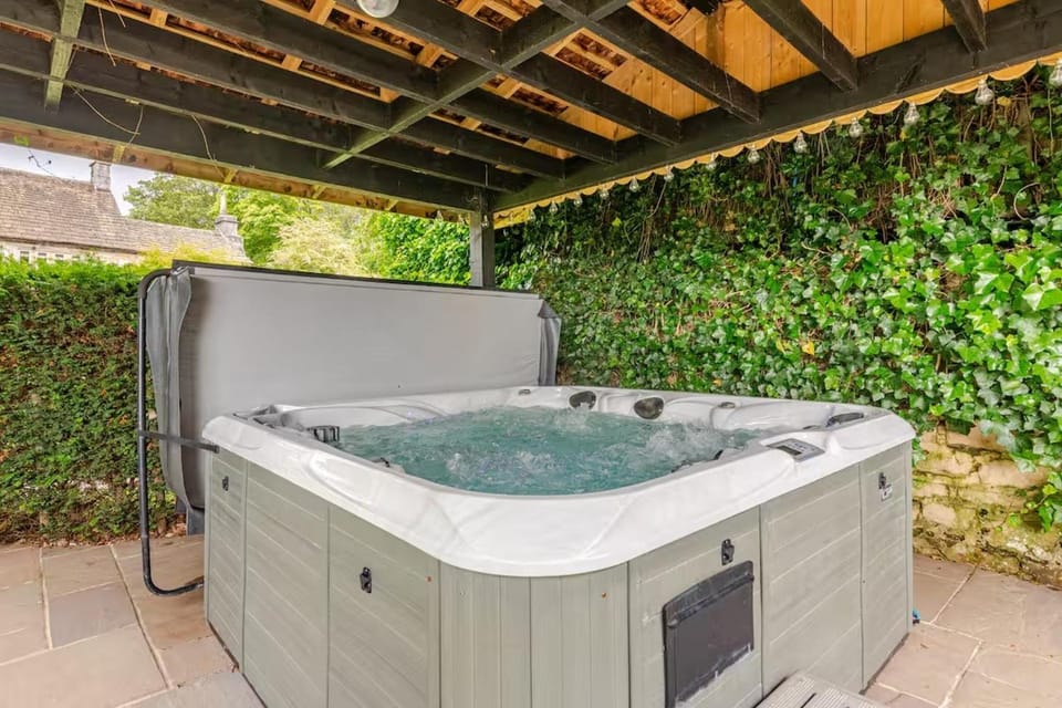 Day, Hot Tub